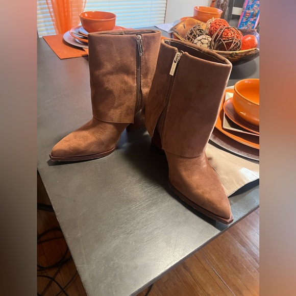 Boots - Picture 3 of 4